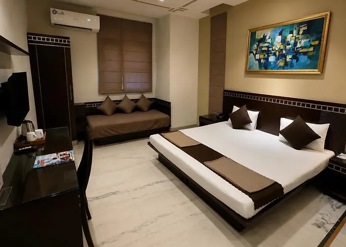 Smyle Inn - Best Budget Hotel Near New Delhi Train Station
